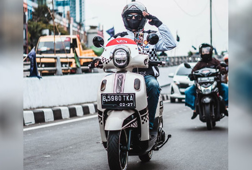 Buktikan Keunggulan Yamaha Fazzio Hybrid-Connected Berkeliling Jakarta, Irit dan Bisa Charger HP