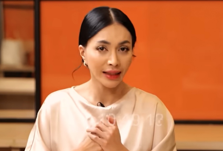 Denada Akhirnya Muncul Sambil Berlinang Air Mata, Cerita saat Hamil Ressa Anak Kandungnya 24 Tahun Silam