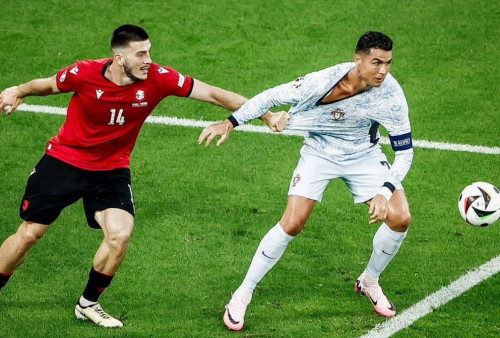 Ronaldo Dalam Bahaya:  Nyaris Kena Body Slam Penggemar Resek!
