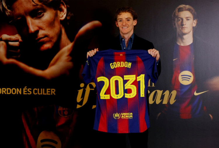 Anthony Gordon Resmi Berkostum Barcelona, Dikontrak Hingga 2031