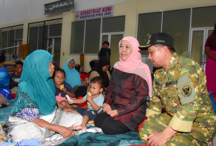 Hadir di Pidie Jaya Aceh, Khofifah Janji Kirim Tenaga Medis dan Kesehatan untuk Pengungsi 