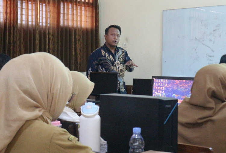 Unesa Sosialisasikan Metode Cybergogik untuk Perkuat Pembelajaran Digital di SMKN 1 Surabaya