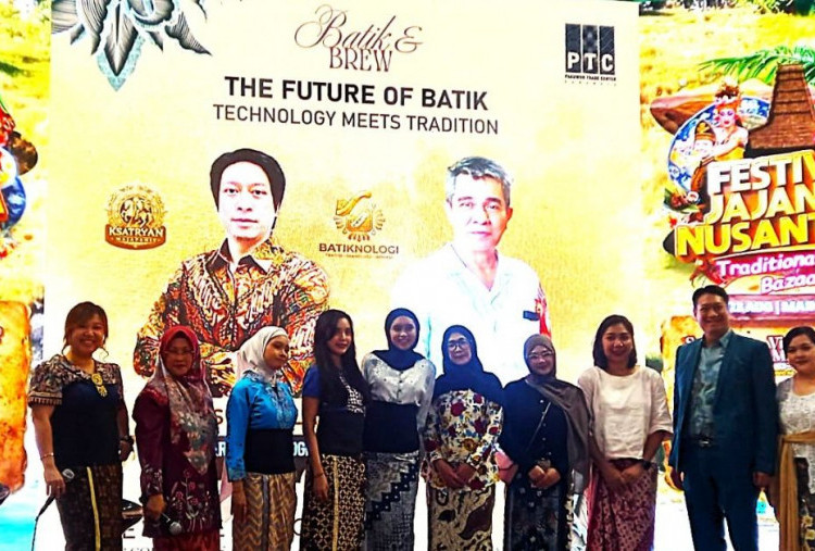 Makna di Balik Lilitan Kain Batik sebagai Bawahan, Luwes Jadi Gaya Busana Formal dan Informal