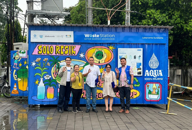 Ada Waste Station Penghasil Cuan di Solo, Modal Cuma Buang Sampah Botol Mineral