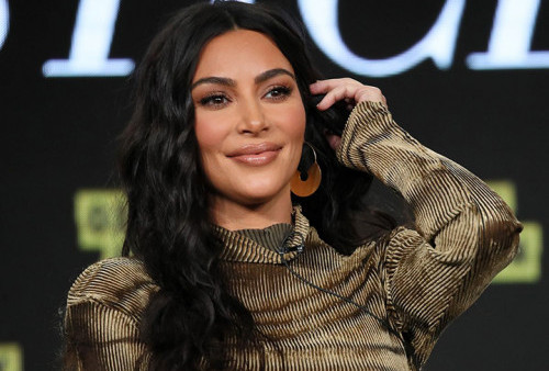 Jatuh dari Papan Seluncur, Kim Kardashian Unggah Video Bloopers