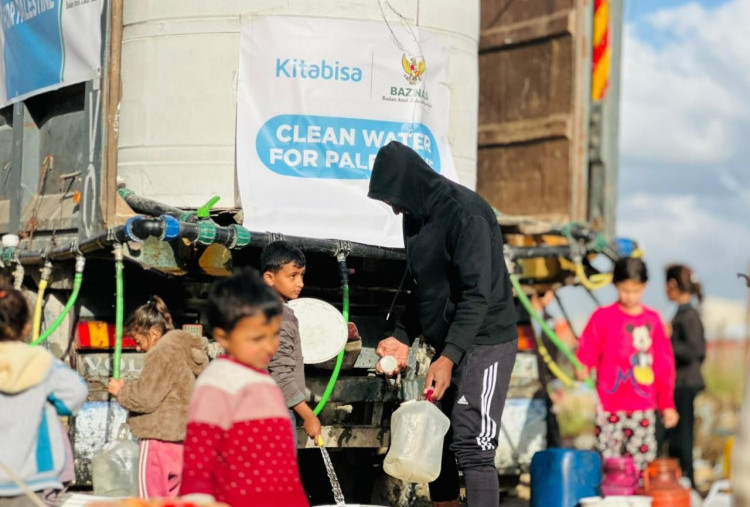 Krisis Air Bersih di Gaza, BAZNAS Salurkan 200.000 Liter Air untuk 5.000 Warga Palestina