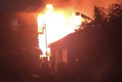 Rugi Hingga Ratusan Juta Rupiah, 2 Rumah Bertingkat di Cengkareng Ludes Terbakar, Apa Penyebabnya?
