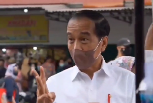 Jokowi Acungkan 3 Jari ke Masyarakat Usai Bagikan BLT Minyak, Roy Suryo: Semoga Bukan Soal Periode Ya      