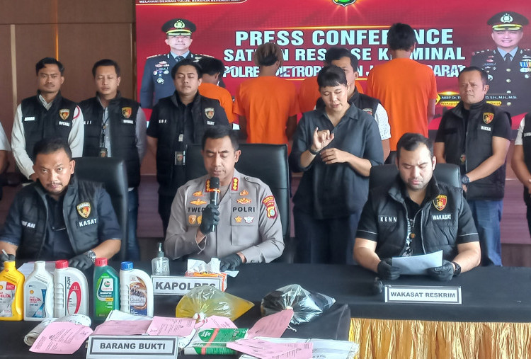 Polisi Gerebek Pembuatan Oli Palsu di Meruya Jakbar, 4 Pelaku Diciduk