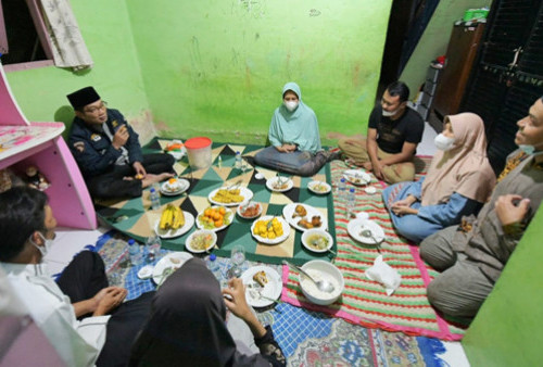 Sahur Bersama Keluarga Bi Mar, Ridwan Kamil: Silaturahmi Bawa Kebahagiaan