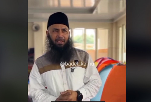 Itikaf Ala Ustaz Syafiq Riza Basalamah: Bikin Tenda Dalam Masjid 