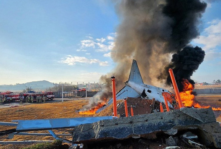 Pesawat Jeju Airlines Terbakar di Landasan Bandara Muan, 62 Orang Tewas