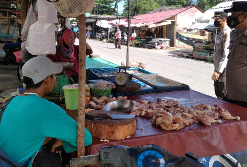 Datangi Pasar Kerabut, Satgas Operasi Aman Nusa Ajak Warga Tuntaskan Vaksin Booster
