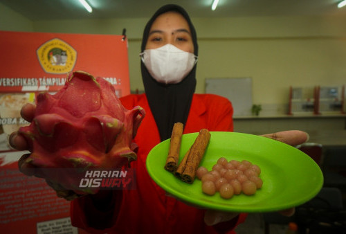 FOTO: Mahasiswa Untag Surabaya Manfaatkan Limbah Buah Naga Merah