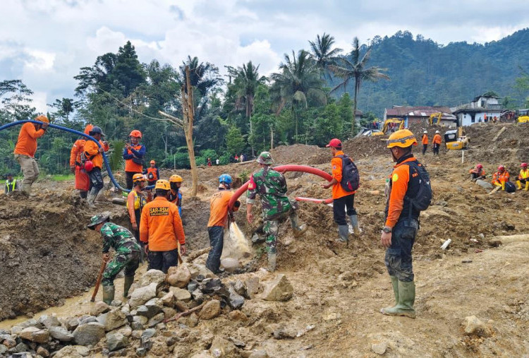 Tim SAR temukan Dua Korban Meninggal Dunia di Lokasi Longsor Banjarnegara, 18 Masih Hilang