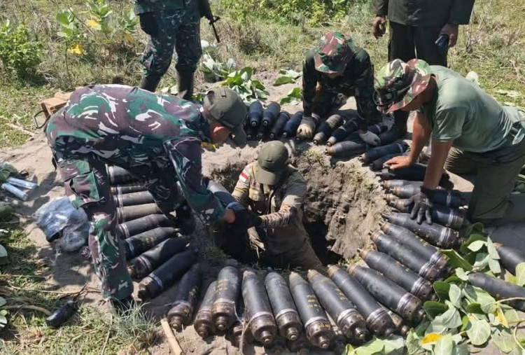 Kang Dedi Sebut Korban Sipil Ledakan Amunisi Garut Bukan Pemulung: Mereka Ditugaskan TNI
