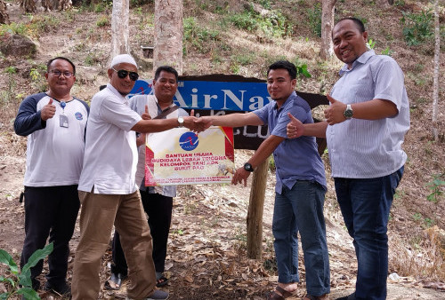 Kelompok Tani Aok Bukit Pao Dapat Bantuan Airnav Indonesia