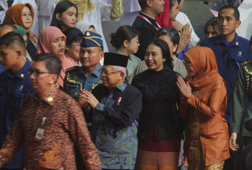 Wakil Presiden , Ma’ruf Amin turut hadir dengan didampingi Ibu Wury Handayani. Wakil Presiden memberikan apresiasi atas kontribusi peran perempuan dalam pembangunan yang semakin luas..(Raka Denny/Harian Disway)