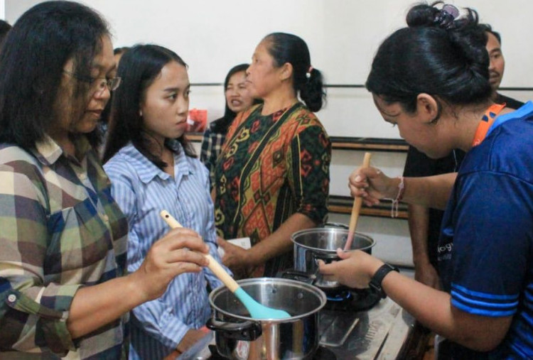 Gandeng Konjen Australia, UK Petra Bantu Petani Sulap Limbah Kopi Jadi Arang dan Sirup Cascara