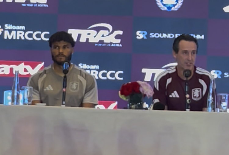 Unai Emery Dibuat Takjub SUGBK, Pelatih Aston Villa: Stadion Ini Sangat Fantastis!
