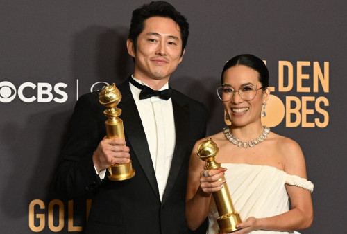 Golden Globes 2024: Steven Yeun dan Ali Wong Jadi Aktor Asia Pertama yang Menangkan Kategori Ini  