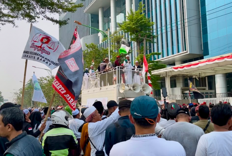 Geruduk Kantor OT Imbas Polemik The Sounds Project, Massa Tuntut Newport Minta Maaf di Mobil Komando