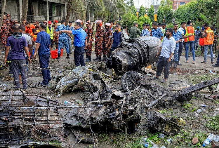 Bangladesh Berduka: Pesawat Militer Jatuh, 31 Tewas, Mayoritas Anak-Anak