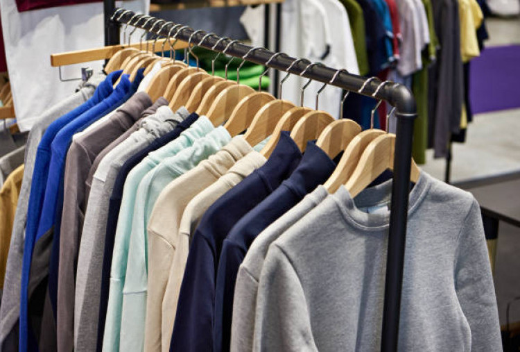 6 Cara Mix and Match Crewneck agar Tetap Stylish di Segala Aktivitas