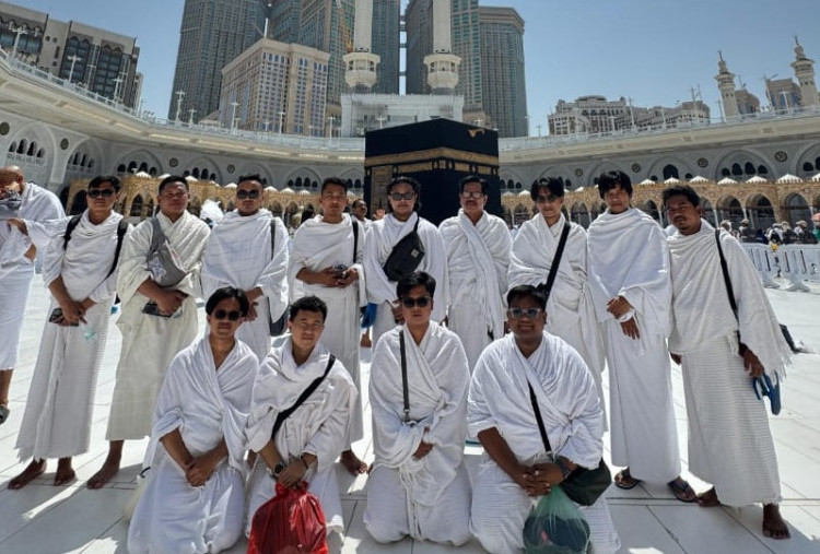 Dari Mekkah, Alumni Al-Khoziny Laksanakan Badal Umroh untuk Para Korban Musala Rubuh