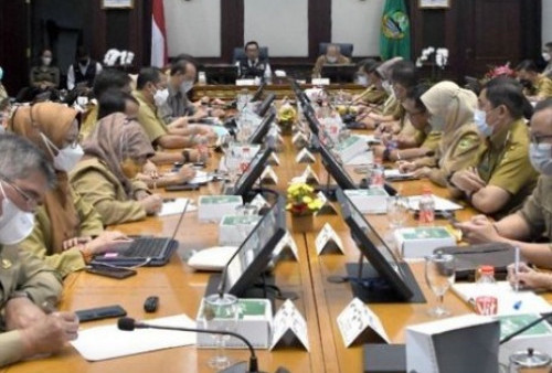 Gubernur Ridwan Kamil Kembali Bekerja Pimpin Rapat di Gedung Sate, Ini yang Dibahas
