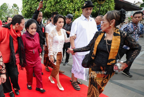 Megawati tiba di Makam Bung Karno sekitar pukul 12.45 WIB, Jumat, 21 Juni 2024. Ia didampingi oleh Sekjen PDIP, Hasto Kristiyanto, dan keduanya berada dalam mobil yang sama. 
