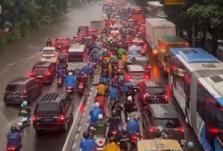 15 Titik Kemacetan Lalu Lintas di Jakarta Pagi Ini Imbas Hujan Deras, Hindari Ruas Jalan Cawang-TB Simatupang