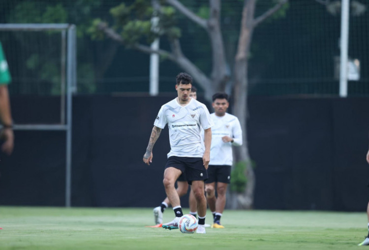 Shayne Tak Sabar Debut di JIS Bela Persija, Jalin Komunikasi dengan Kapten Persib Marc Klok