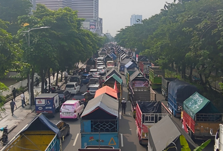 Mengapa Sopir Truk Demo di Surabaya? Ini Penjelasan Aptrindo!
