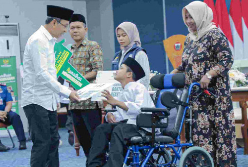 Pj Gubernur DKI Jakarta Salurkan Zakat Infaq Untuk Masyarakat