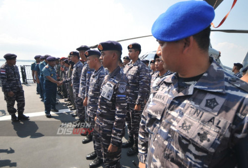 Panglima Koarmada II Laksamana Muda TNI Maman Firmansyah memimpin upacara penyambutan kedatangan KRI I Gusti Ngurah Rai-332 (KRI GNR-332) yang telah usai melaksanakan Latihan Bersama (Latma) ASEAN India Maritime Exercise (AIMEX) dan ASEAN Multilateral Naval Exercise (AMNEX) di Singapura dan Filipina, bertempat di Geladak Helly KRI GNR-332 Koarmada II Surabaya, Jawa Timur, Rabu (24/5/2023).