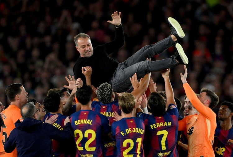 Salut! Hansi Flick Antar Barcelona Juara La Liga Saat Ayah Meninggal