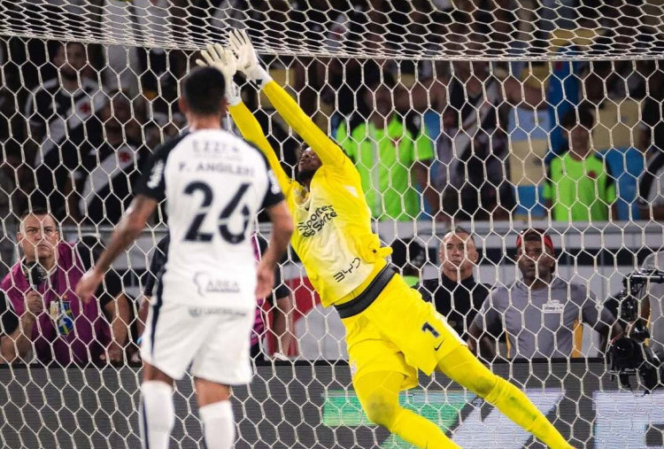 Chelsea Dekati Mike Maignan, AC Milan Siapkan Hugo Souza