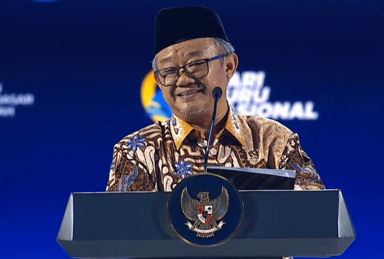 Mendikdasmen Pastikan 162.500 Guru Naik Kelas Jadi Sarjana