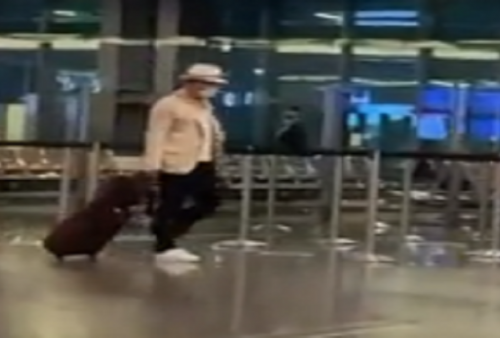 Viral Video Ridwan Kamil Tertunduk Lesu di Bandara, Tatapannya Kosong Penuh Kesedihan