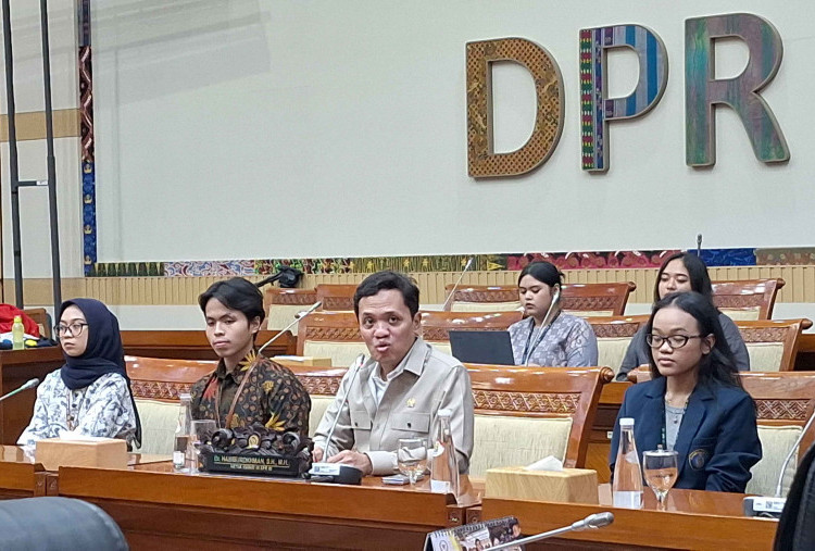 DPR Soroti Penanganan Tersangka Penembakan Kasat Reskrim Polres Solok: Tidak Diborgol saat Diperiksa