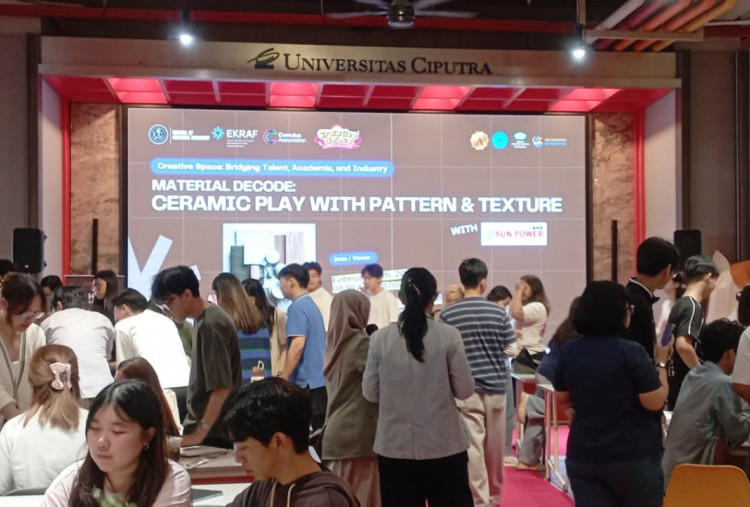 Industri Kreatif Universitas Ciputra Ajak Pelajar Eksplorasi Desain Material lewat Workshop Keramik