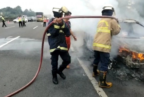 Mobil Ford Ecosport Terbakar di Tol Tangerang-Merak KM 33, BPBD Sampai Kerahkan Armada Damkar