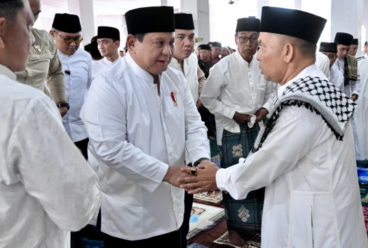 Potret Prabowo Salat Id dan Rayakan Idulfitri Bersama Masyarakat Aceh Tamiang