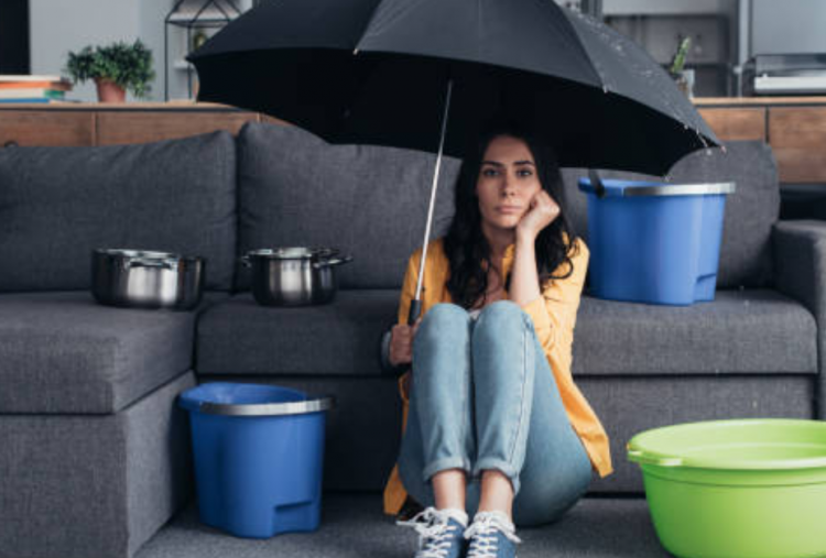 Mengapa Membuka Payung di Dalam Rumah Dianggap Bawa Sial?