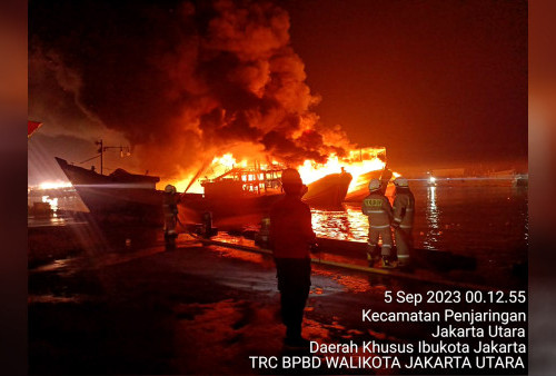 9 Kapal Nelayan Terbakar di Pelabuhan Muara Baru
