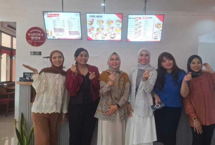 Ini Trobosan Baru Para Ibu Persit KCK Cabang BS Kopassus 'Cafe Kartika Bakery'