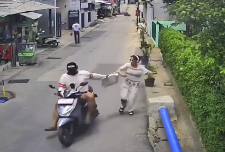Aksi Jambret Siang Bolong di Beji Depok Viral, Mahasiswi Terseret Motor Pelaku