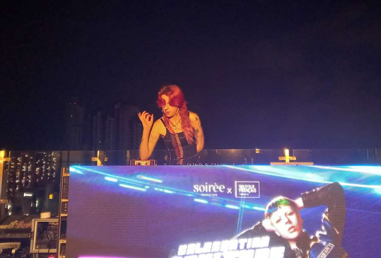 Rayakan Hari Musik Sedunia di Surabaya, Violet Indigo Nyasar di Mal sebelum Konser