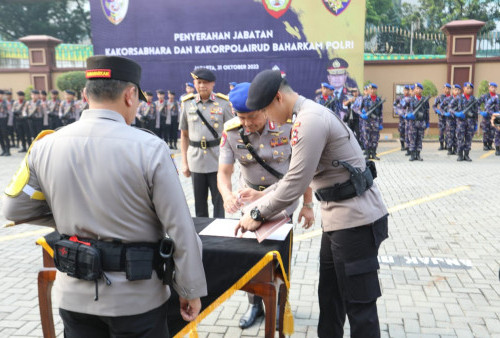 Kabaharkam Polri Pimpin Upacara Serah Jabatan Kakorpolairud dan Kakorsabhara Baharkam Polri